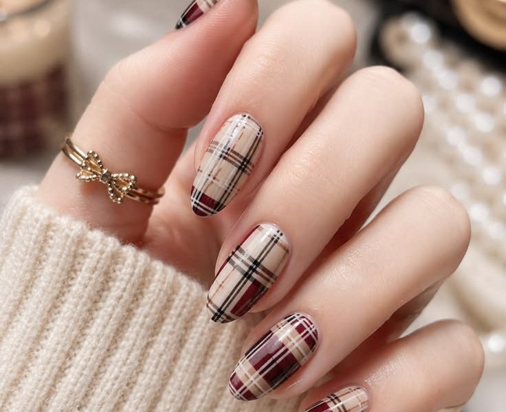 Elegant Plaid Nail Art Guide: Cozy Autumn & Winter Manicures